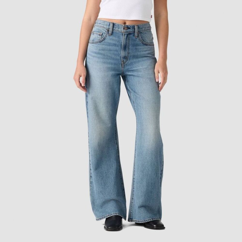 Levi's Women's Handled Cinch Flare Pant Medium Wash 29